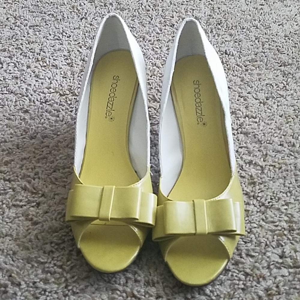 Shoe Dazzle Bow Pump
